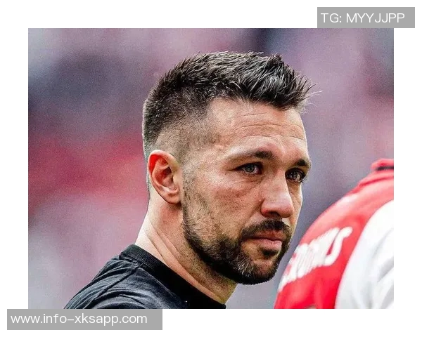 滕哈赫谨慎应对药厂解雇危机不太可能重返阿贾克斯 滕哈赫谨慎应对药厂解雇危机不太可能重返阿贾克斯