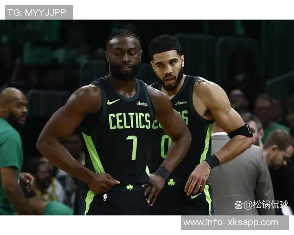 布朗称赞塔图姆积极参与客场比赛展现出色团队精神 布朗称赞塔图姆积极参与客场比赛展现出色团队精神