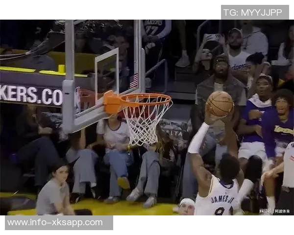 里夫斯分享与东詹并肩作战的感受与三位无私创造者的默契配合